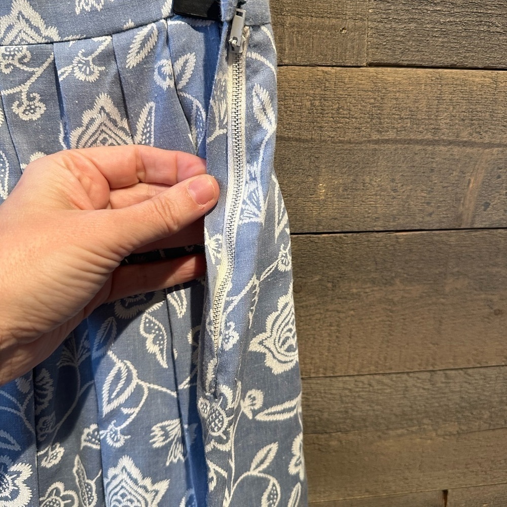 Vintage handmade tea length midi skirt. Denim blue and floral color way a-line - Picture 5 of 5